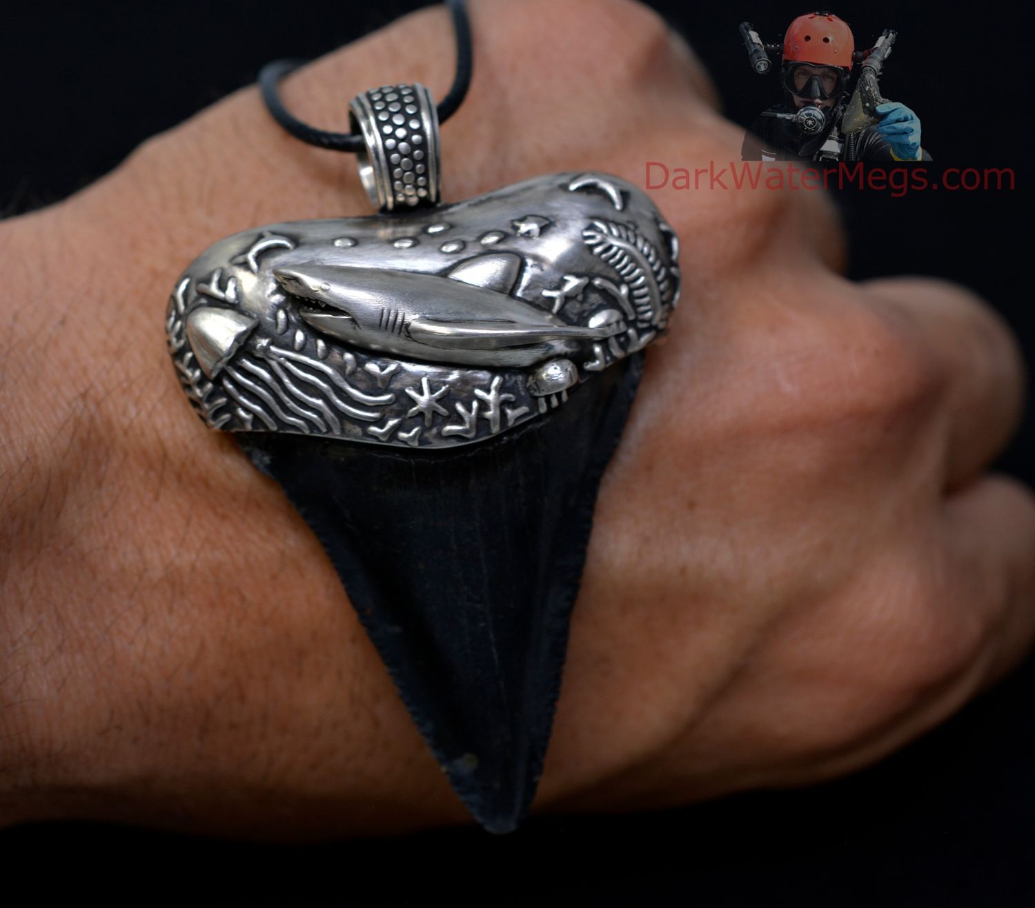 2.38&quot; fossil great white necklace with sterling cap