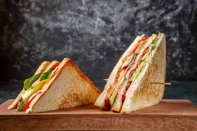 Club Sandwich Classico con Pollo e Bacon