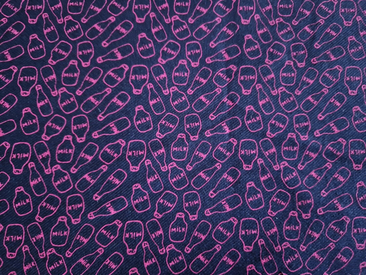 Jersey Milk Bottles auf Jeans 50cm x 140cm 