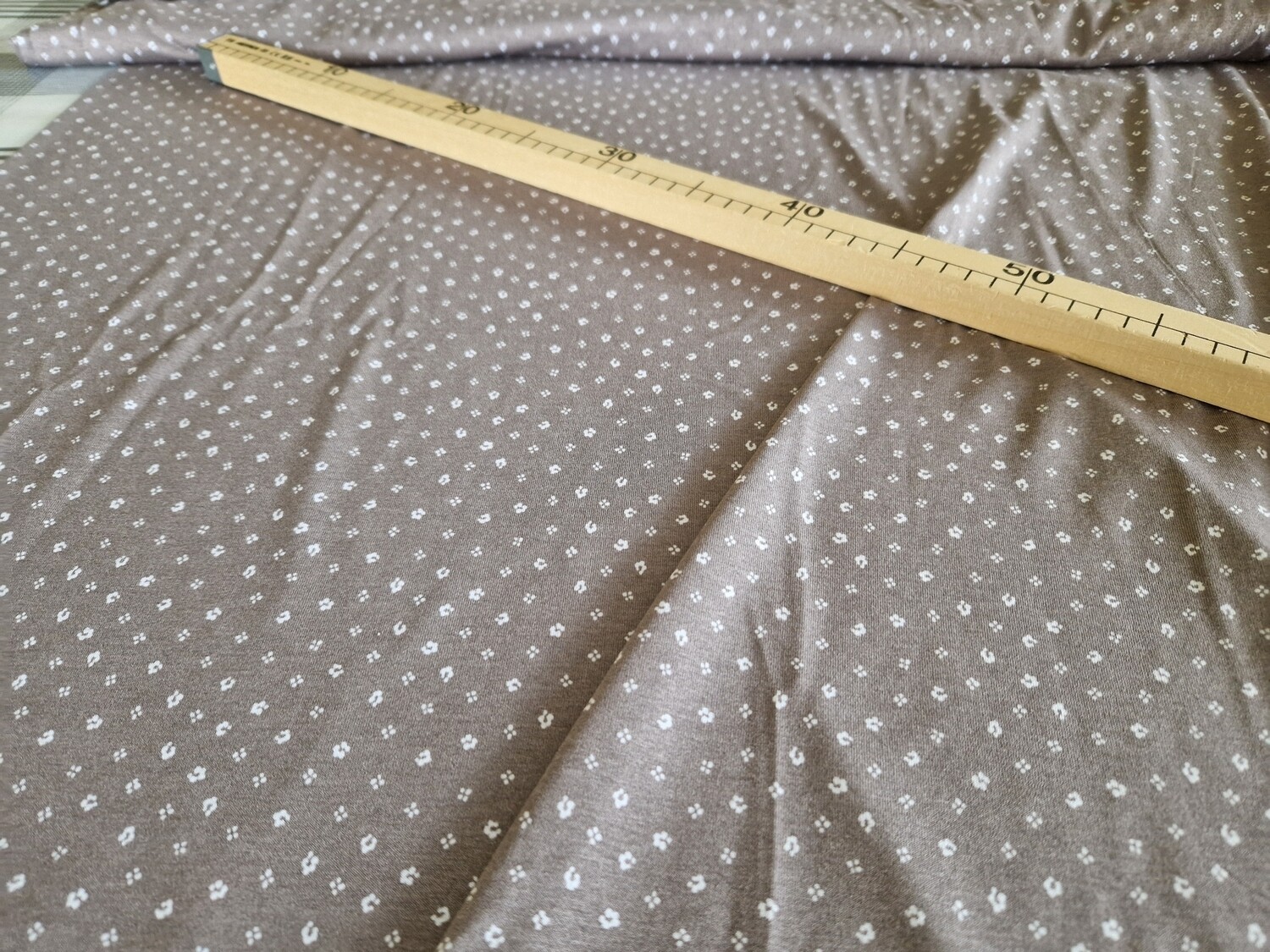 Jersey Viskose Streublümchen taupe 50cm x 150cm breit 