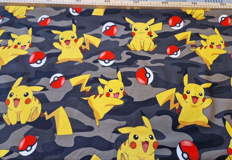 Sommersweat Pokemon Pikatchu Camouflage 50cm x 180cm breit