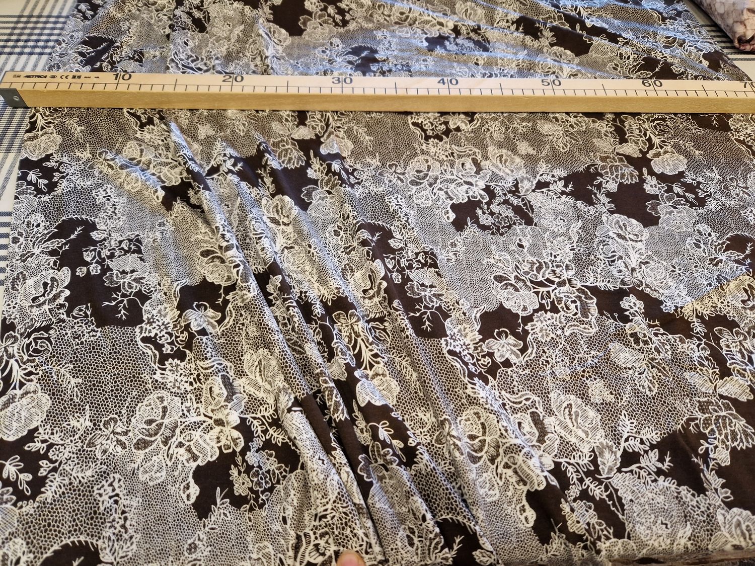 Jersey Viskose Spitze Optik braun 50cm x 150cm breit 