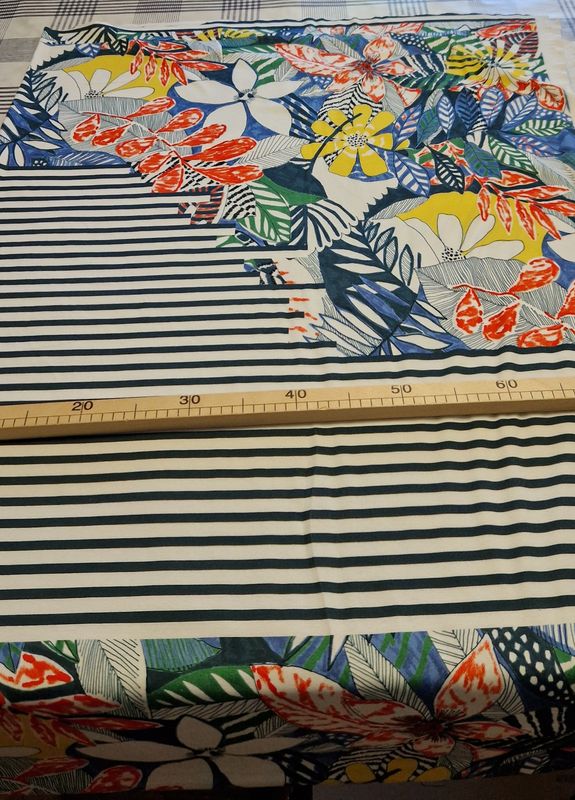 Jersey Blumen Streifen 50cm x 160cm Jersey Blumen Streifen 50cm x 160cm