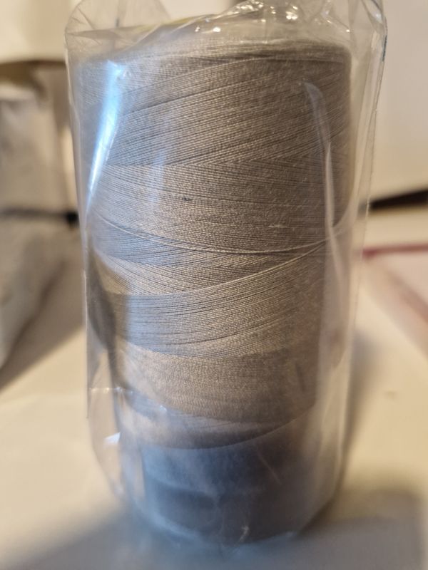 Overlock Garn hellgrau 5000m 