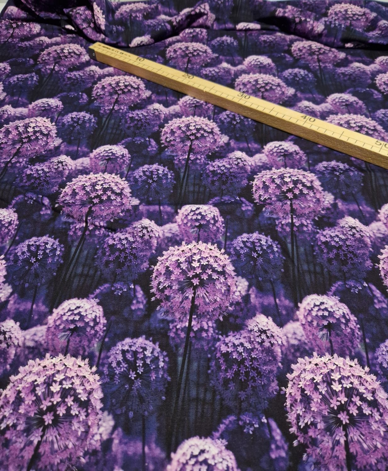 Sommersweat Blumen lila 50cm x 180cm breit  Sommersweat Blumen lila 50cm x 180cm breit