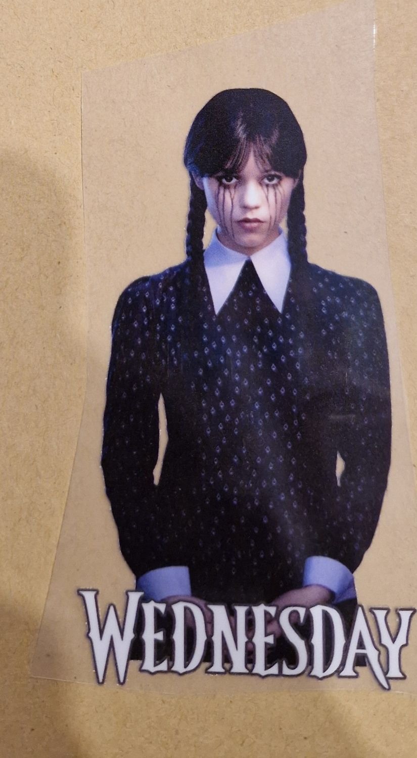 Bügelbild Wednesday 10x10cm Bügelbild Wednesday 10x10cm