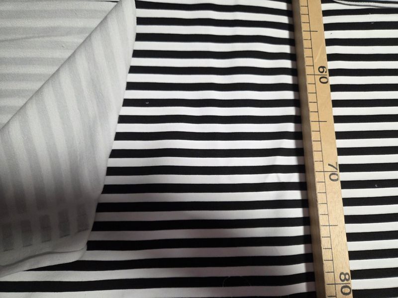 Sommersweat Streifen schwarz weiß 50cm x 160cm breit 