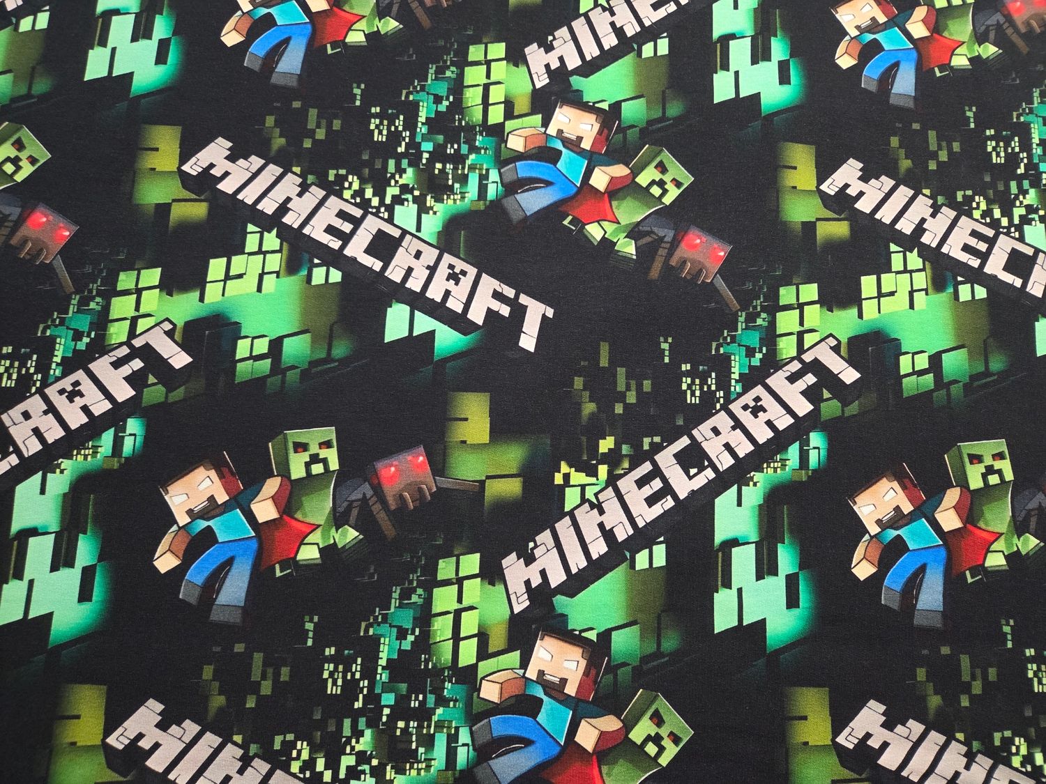 Sommersweat Minecraft schwarz grün 50cm x 180cm breit Sommersweat Minecraft schwarz grün 50cm x 180cm breit