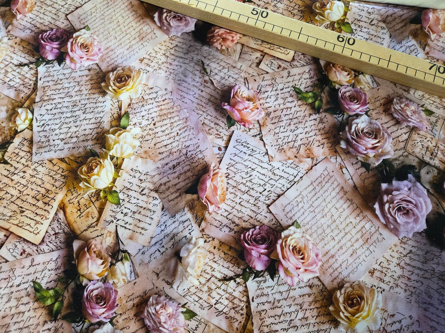 Sommersweat Rosen mit Schrift 50cm x 180cm breit Sommersweat Rosen mit Schrift 50cm x 180cm breit