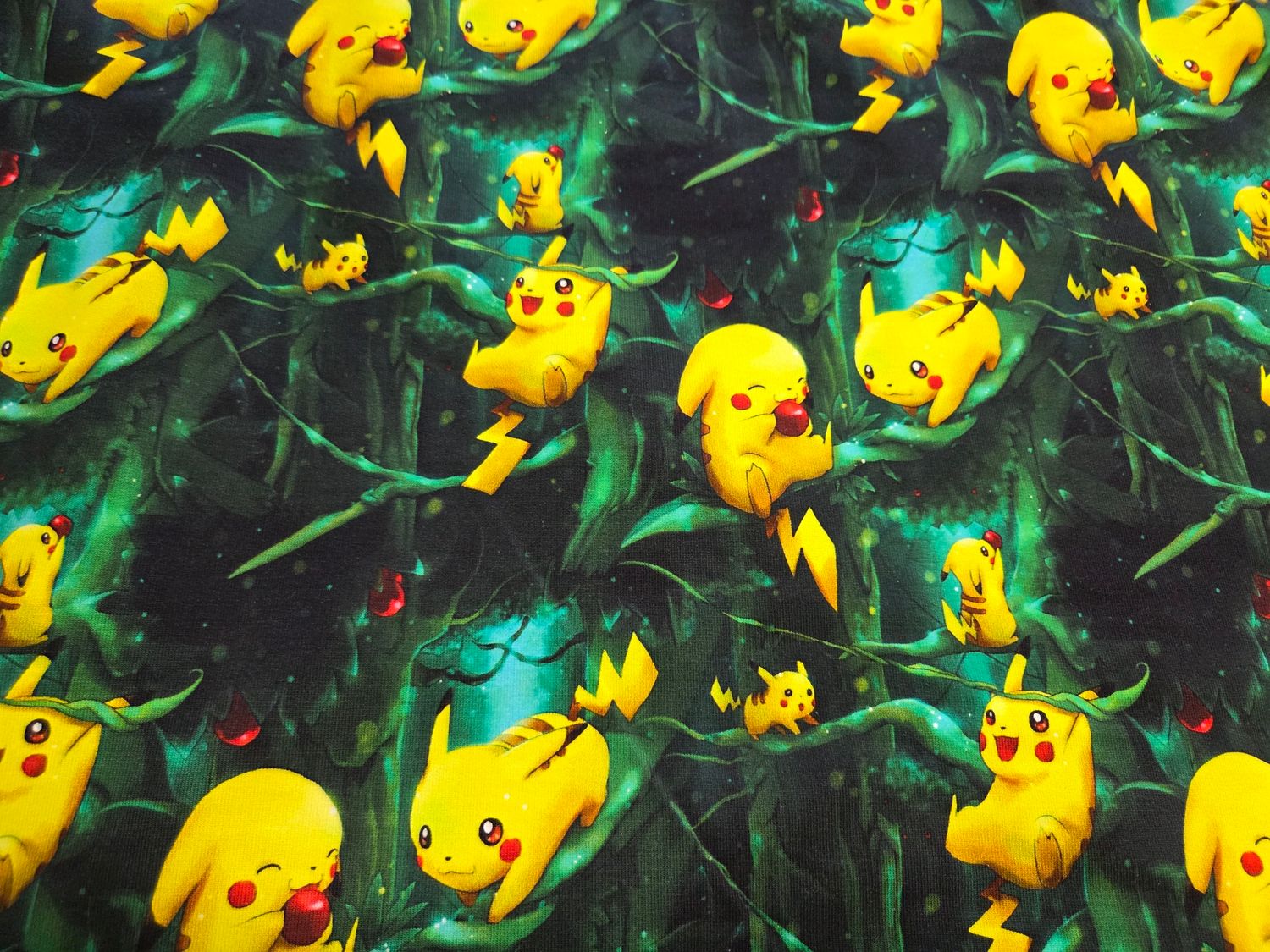 Sommersweat Pokemon Pikatchu grün 50cm x 180cm breit Sommersweat Pokemon Pikatchu grün 50cm x 180cm breit