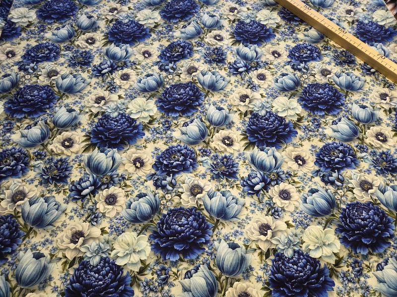 Sommersweat Blumen blau 50cm x 180cm breit 