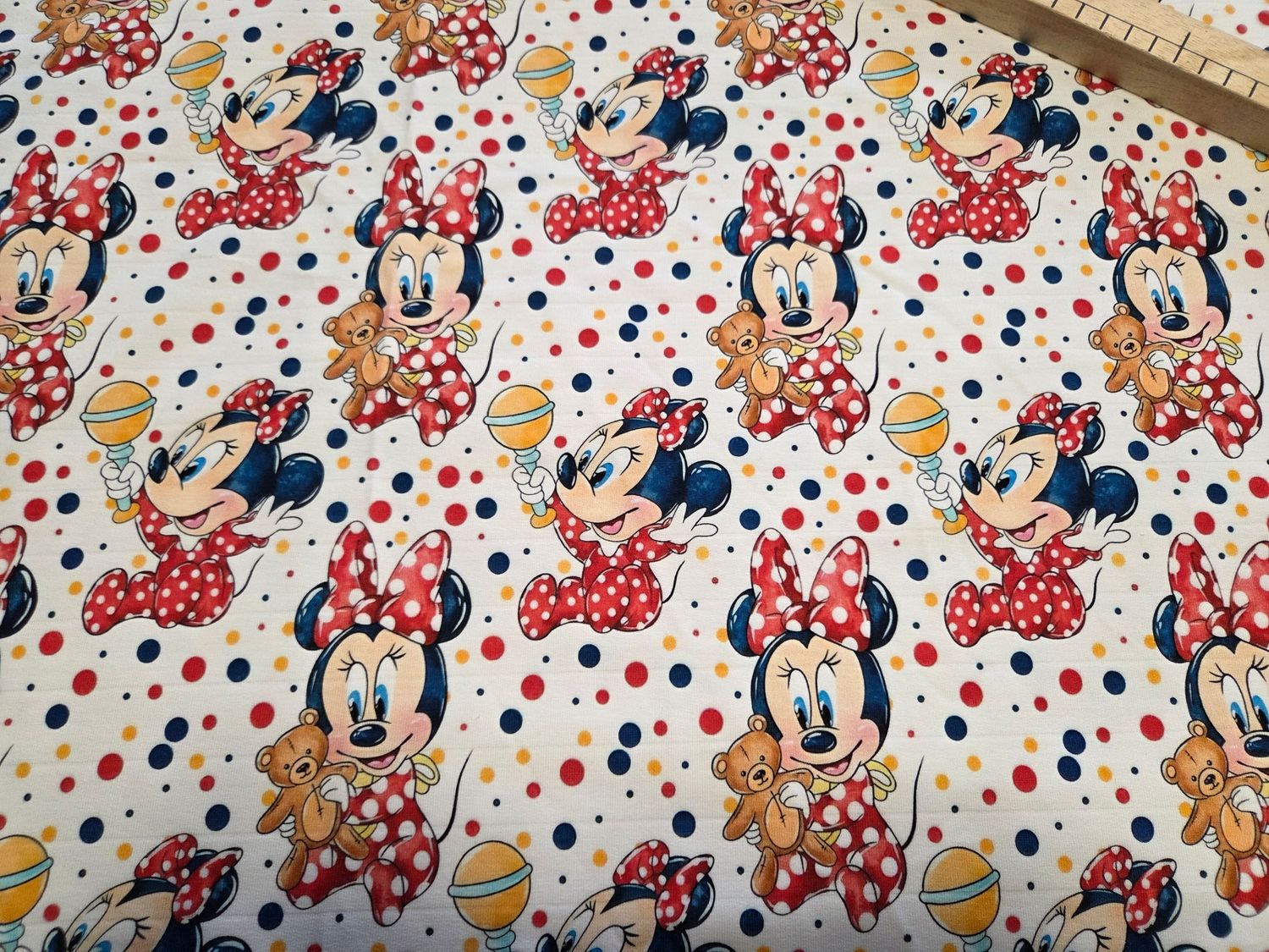 Sommersweat Minnie Maus 50cm x 180cm breit B Ware Sommersweat Minnie Maus 50cm x 180cm breit B Ware