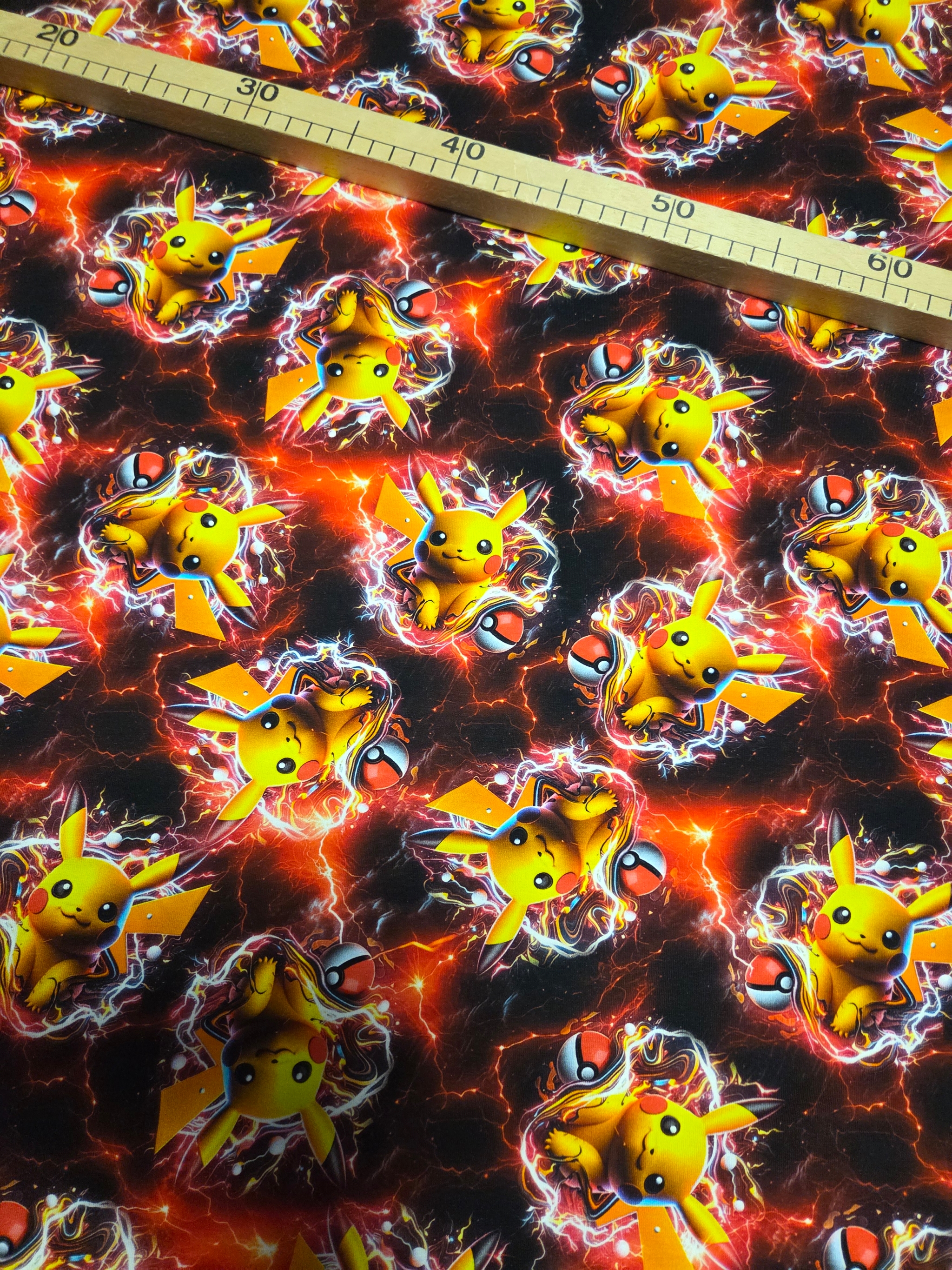 Sommersweat Pokemon Pikatchu bunt 50cm x 180cm breit