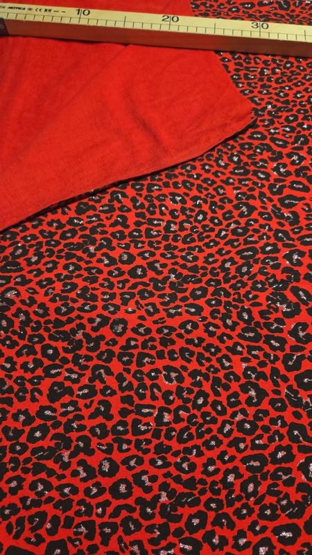 Sommersweat Leo Animal Print mit Glitzer rot 50cm x 160cm Sommersweat Leo Animal Print mit Glitzer rot 50cm x 160cm