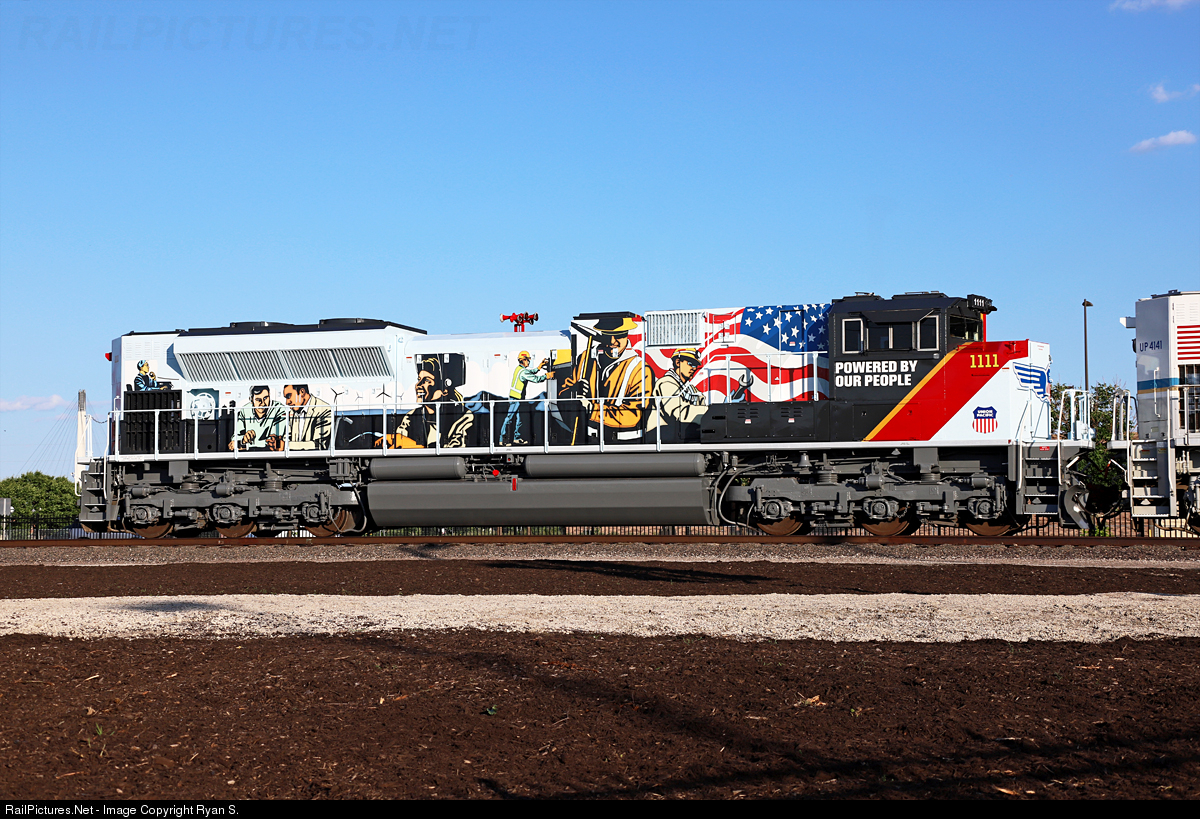 UP Union Pacific SD70 #1111 Employee Pride USA Trains G Scale