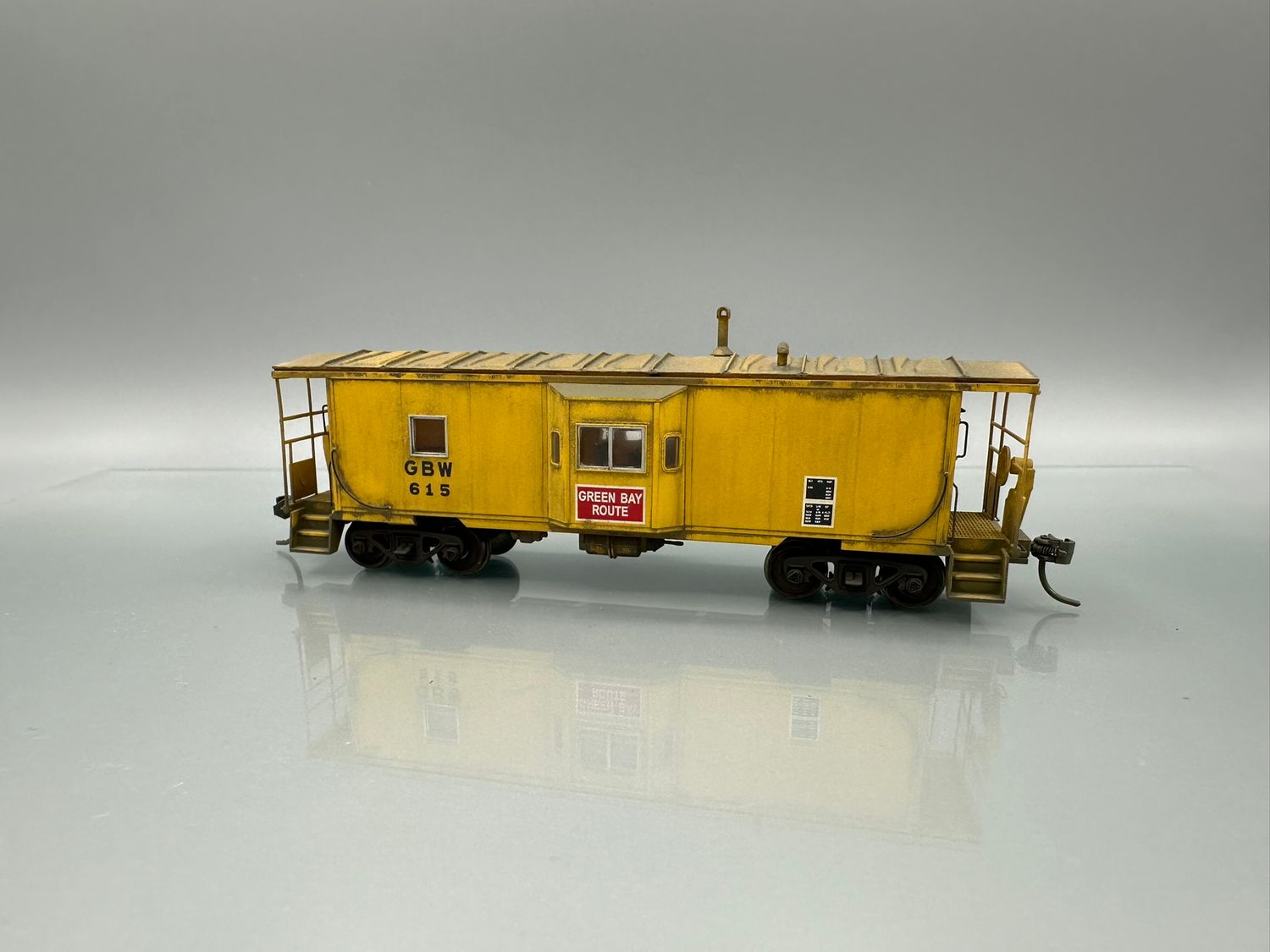 Green Bay &amp; Western Bay Window Caboose #615 Walthers  Weathered 1:87 Scale