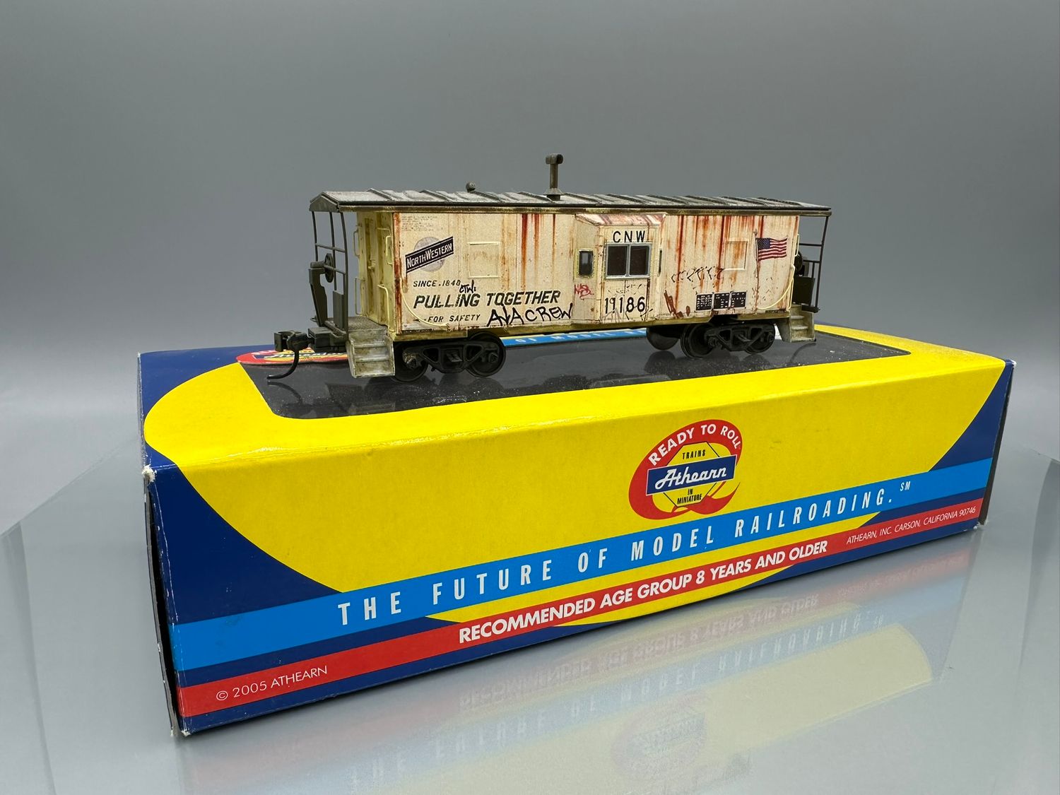 CNW Bay Window Caboose #11186 Athearn - Weathered 1:87 Scale