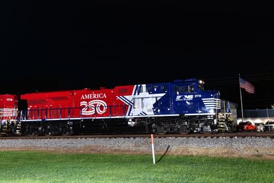 NS Norfolk Southern 8118 250th ES44 HO 1:87 Scale Decal Set