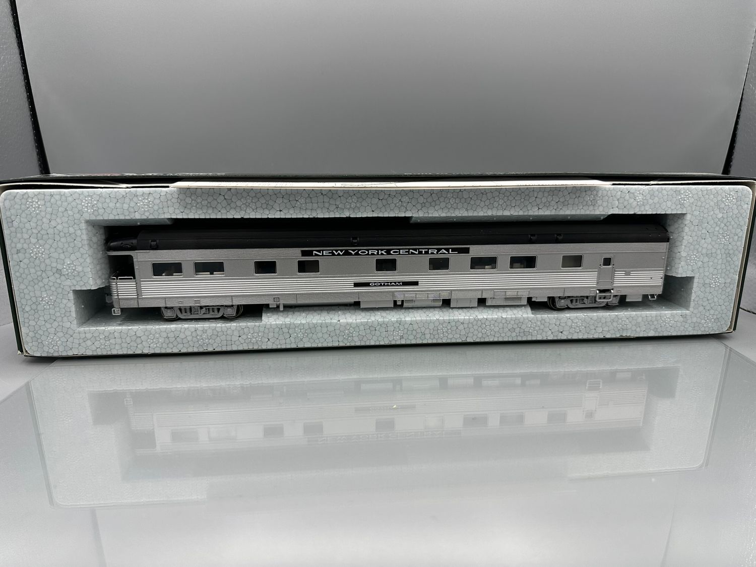 New York Central "Gotham" Business Car Kato 1:87 Scale