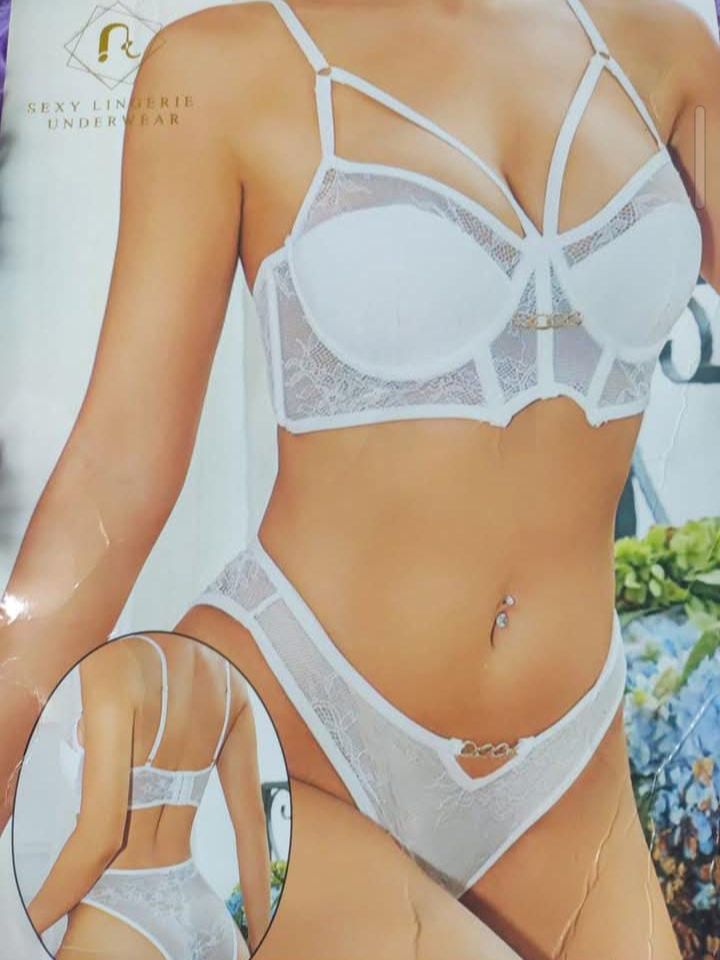 Conjunto sexy con cadenas