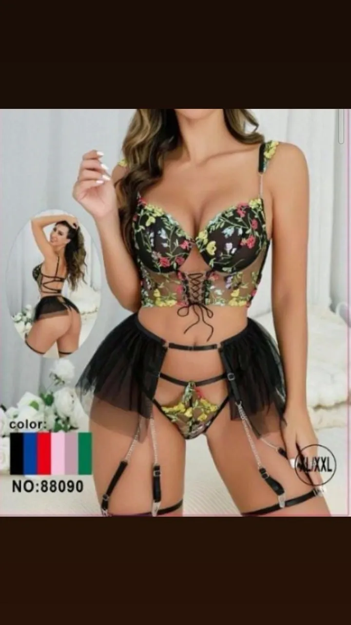 Conjunto con portaligas y pollera de tul