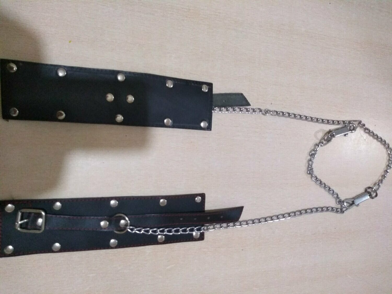 Esposas lisas cadena larga y mosquetón