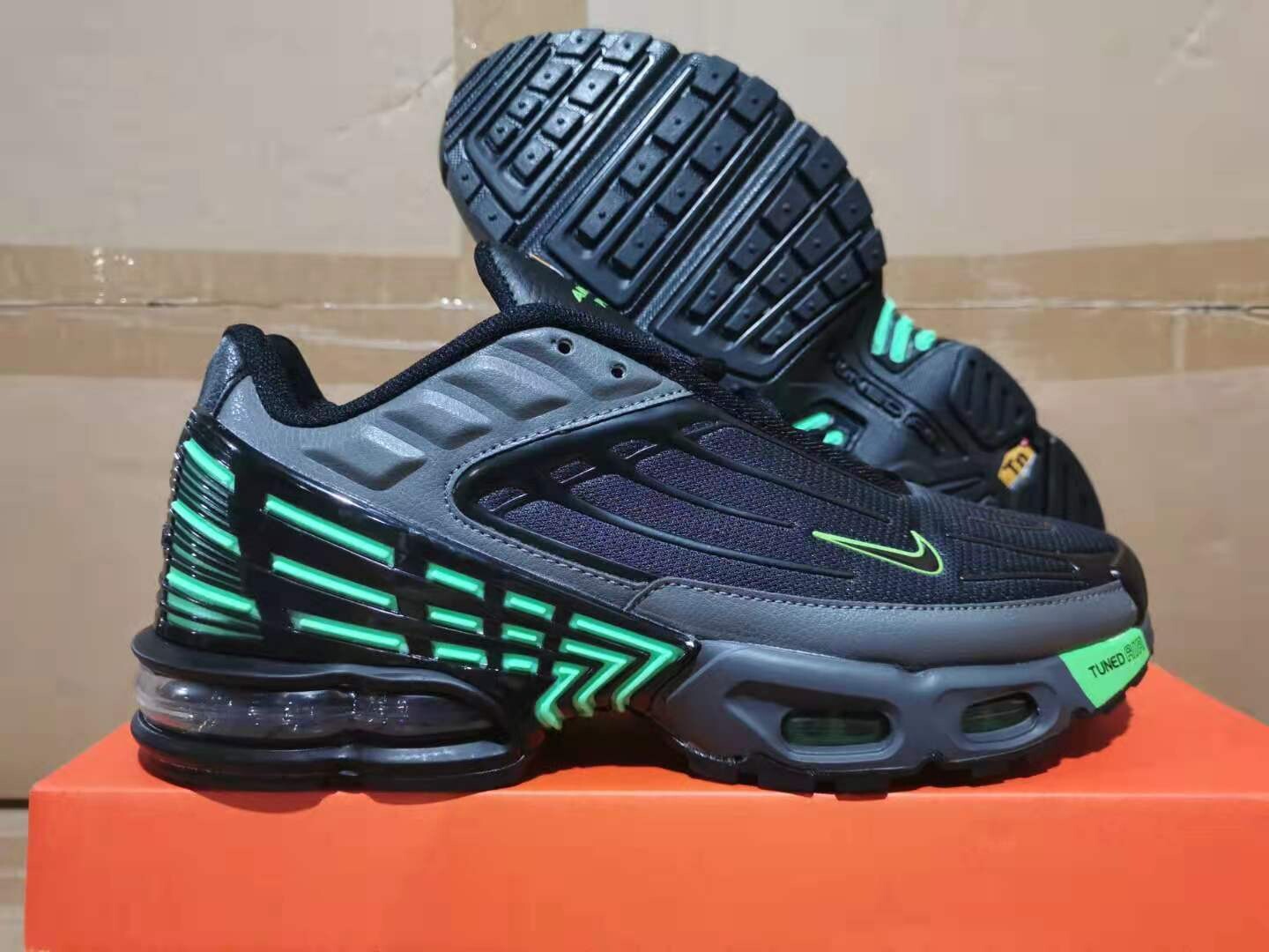 NIKE TN Tuned 3 GRIGIO/VERDE