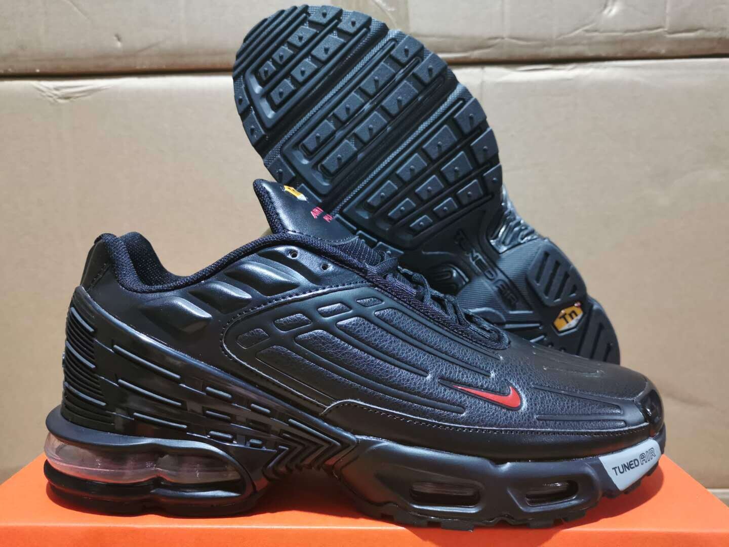 NIKE TN Tuned 3 NERO/SWOOSH ROSSO