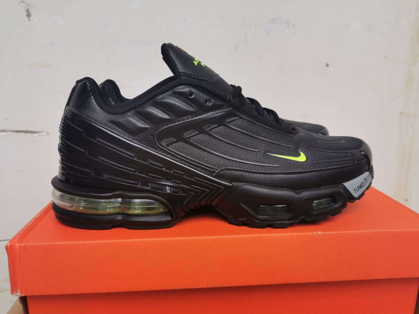 Scarpa nike air max plus tn se - uomo - giallo - Stileo.it