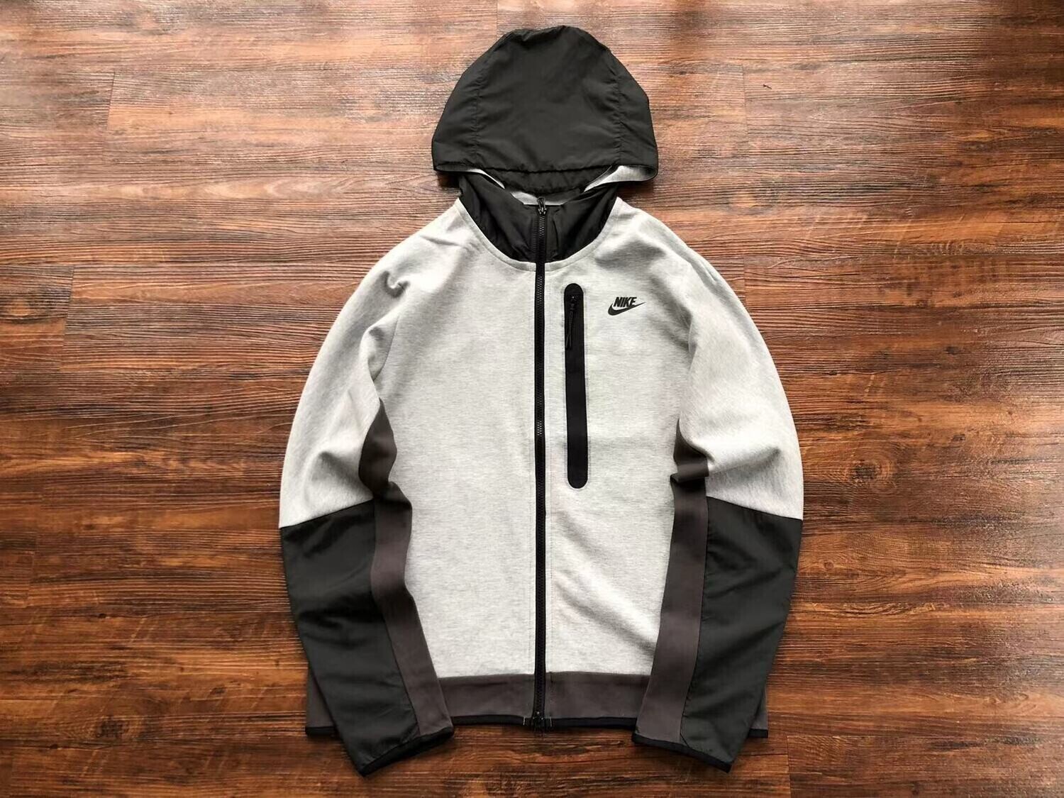 Nike Tech Fleece Full Zip Hoodie con cappuccio