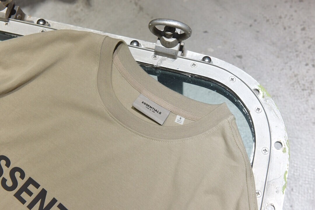 ESSENTIALS T-Shirt