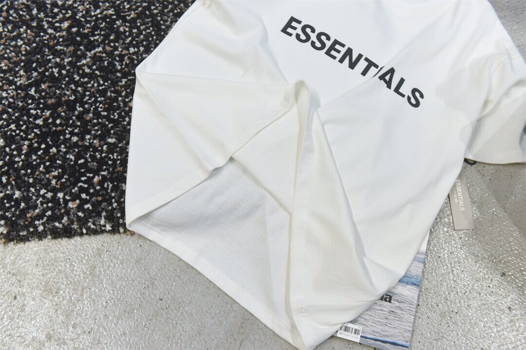 ESSENTIALS T-Shirt