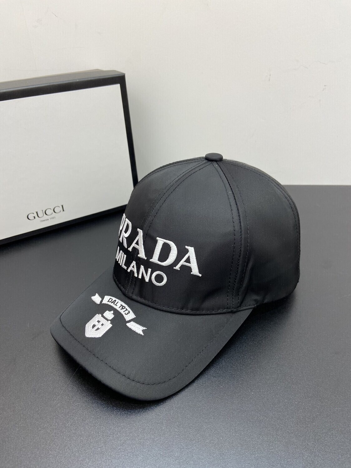 (2 COLORAZIONI) Cappello PRADA