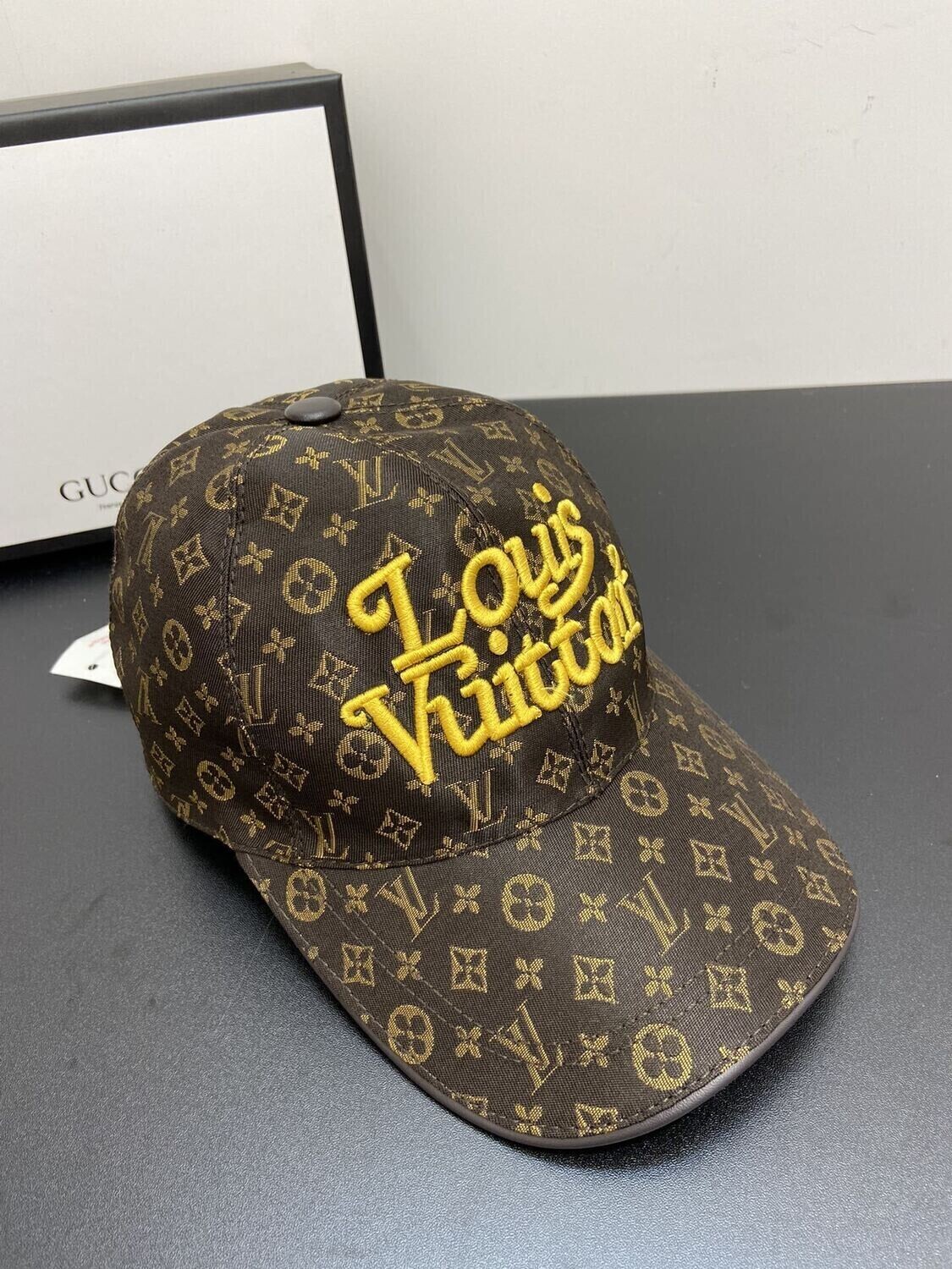 (3 COLORAZIONI) Cappello LV