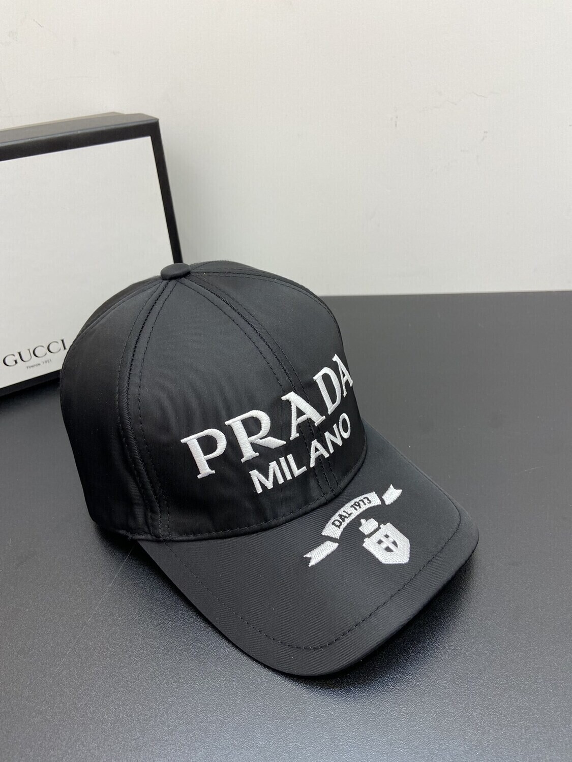 (2 COLORAZIONI) Cappello PRADA