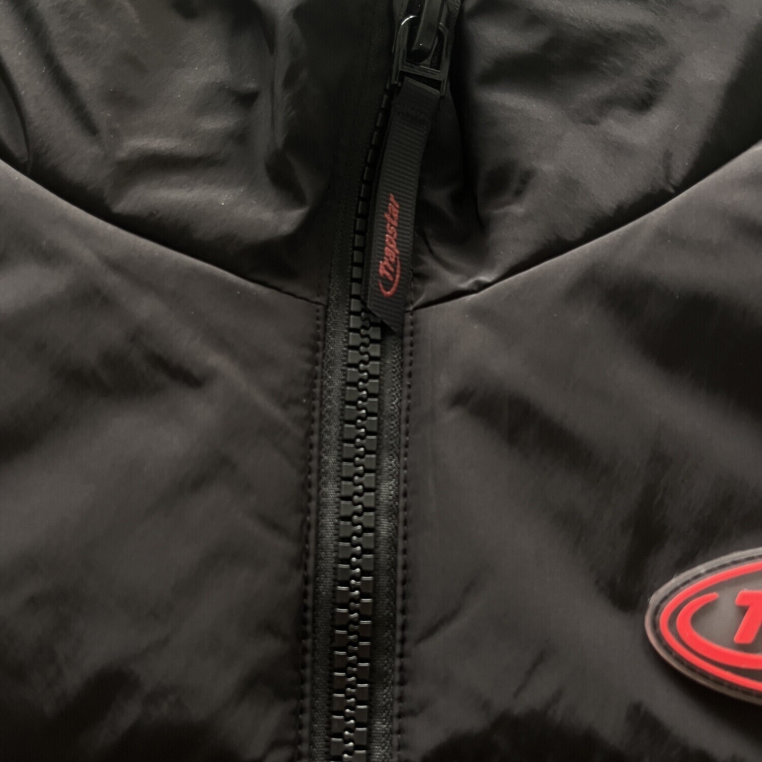 TS London T Badge Gilet NERA/ROSSA