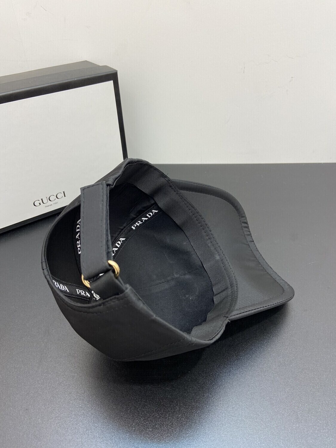 (2 COLORAZIONI) Cappello PRADA