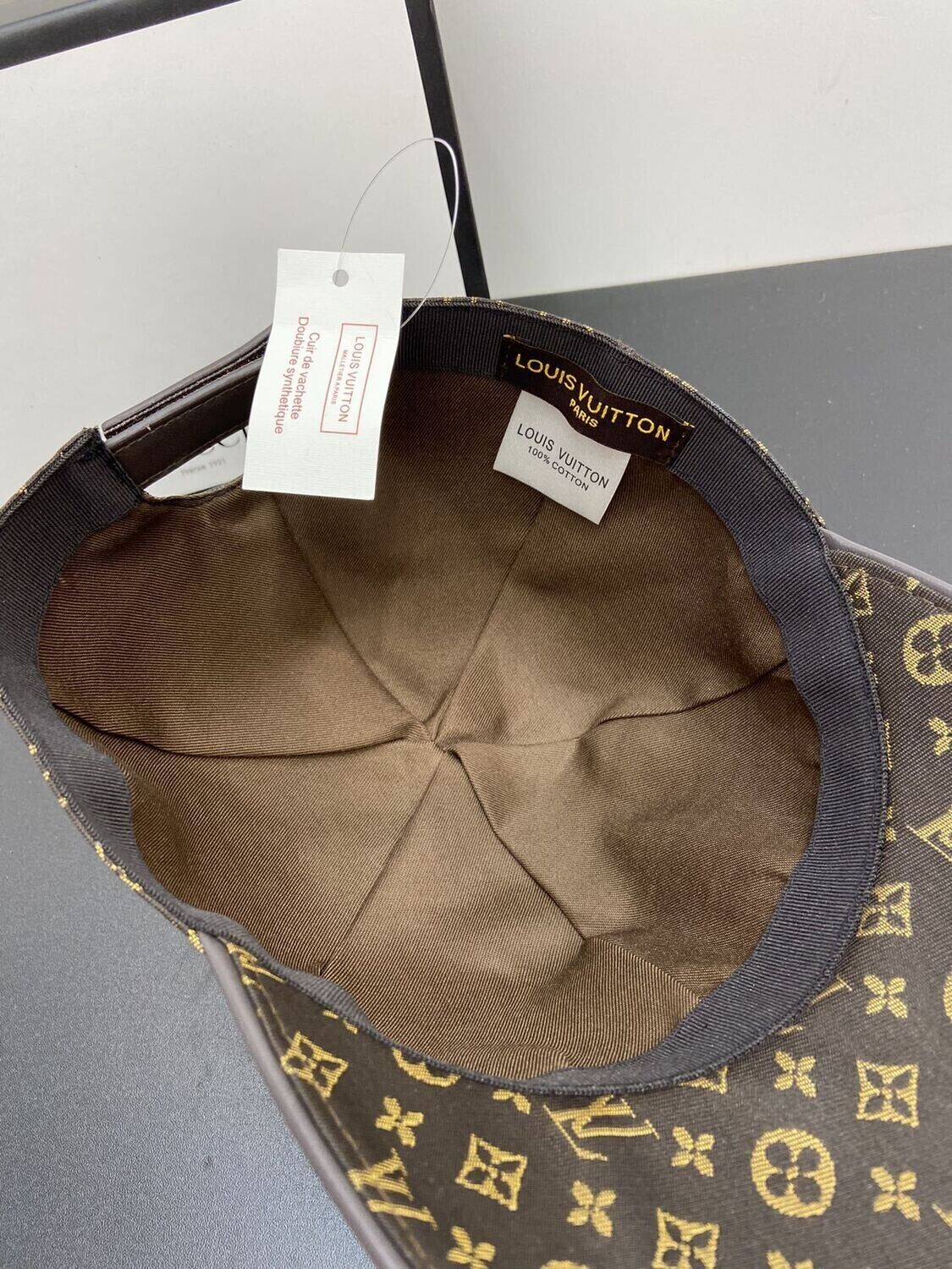 (3 COLORAZIONI) Cappello LV