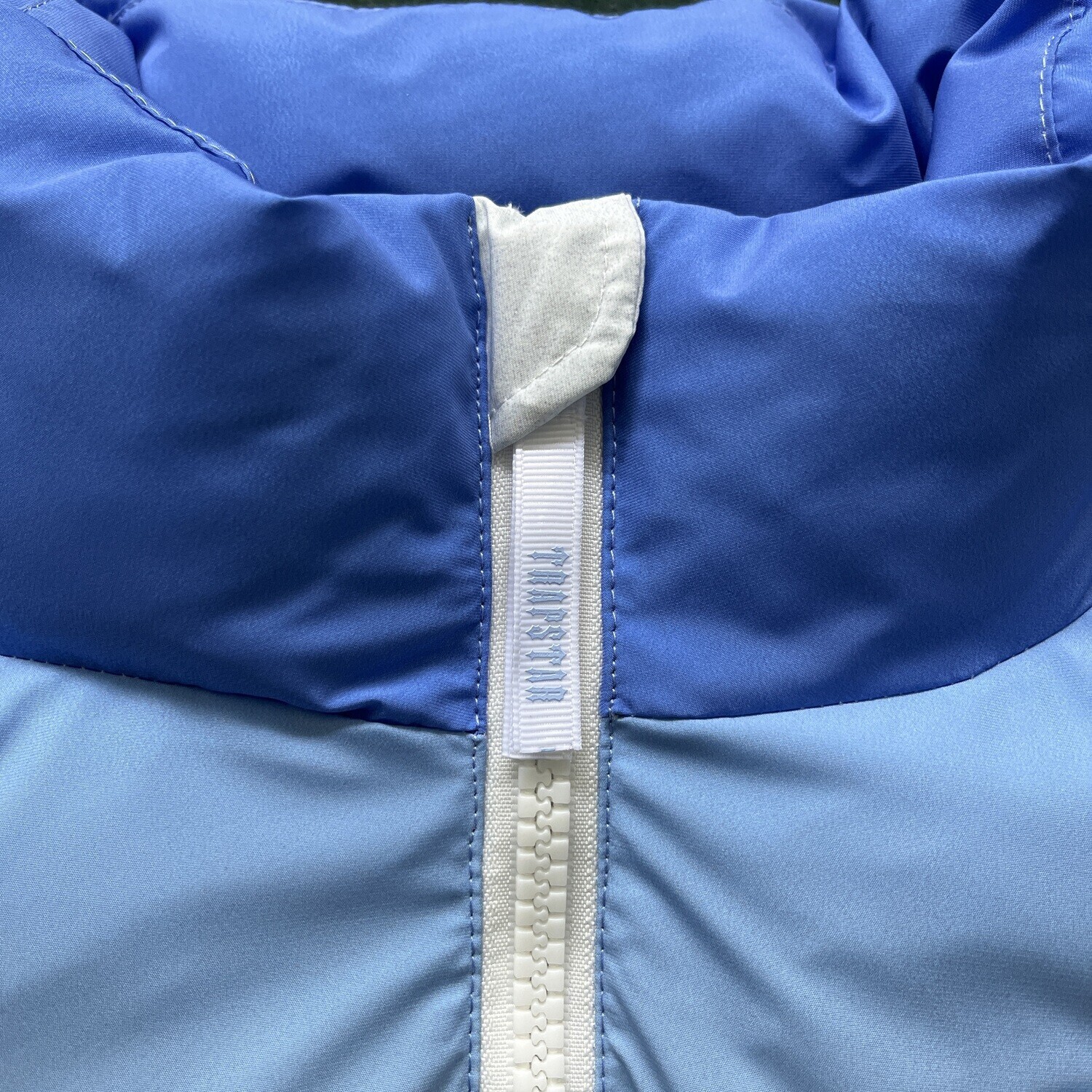 TS London T Badge Gilet