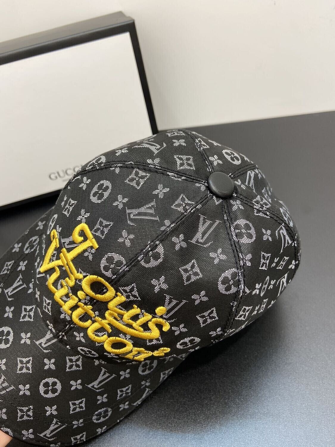 (3 COLORAZIONI) Cappello LV