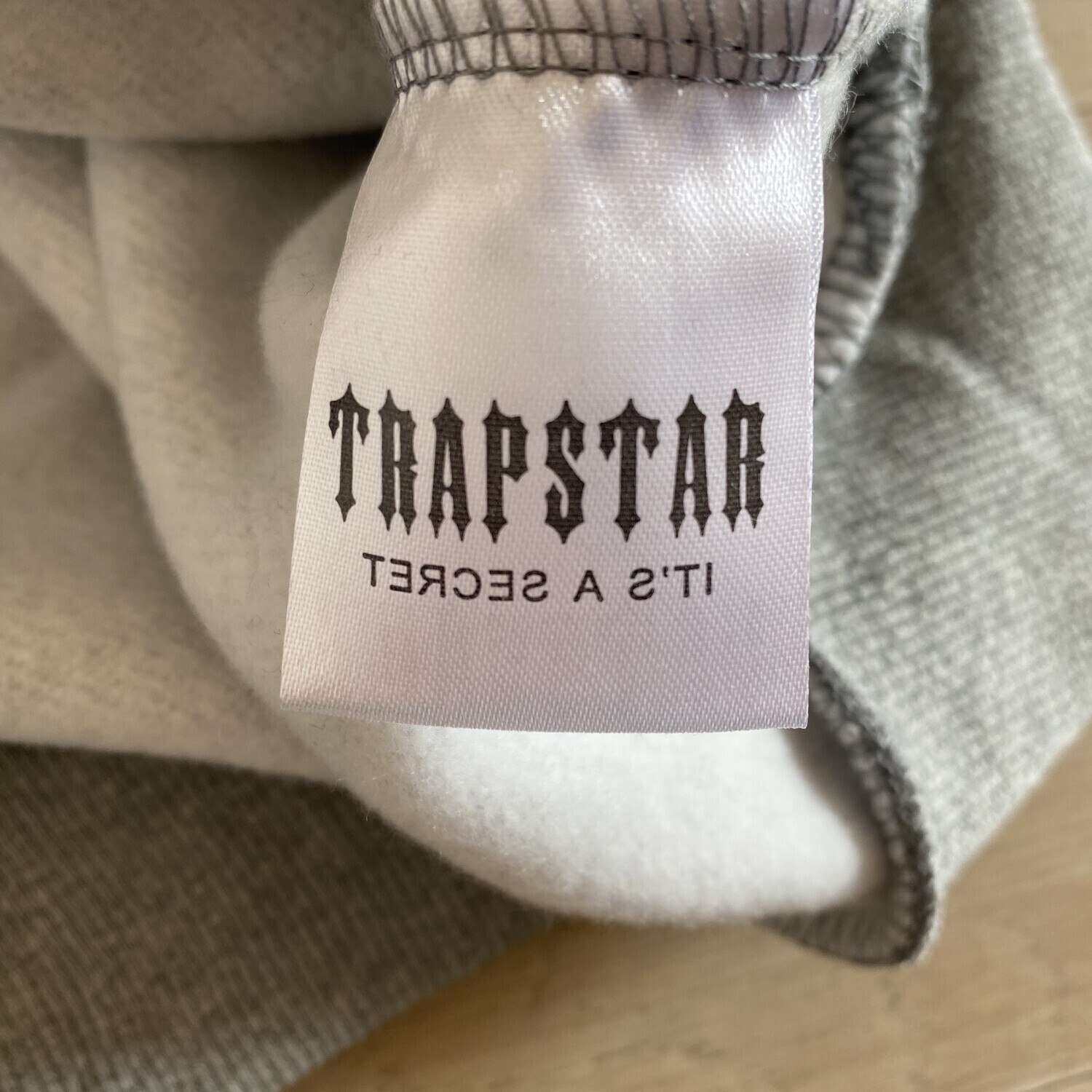 TS London Striscia-V Chenille Tracksuit Completa