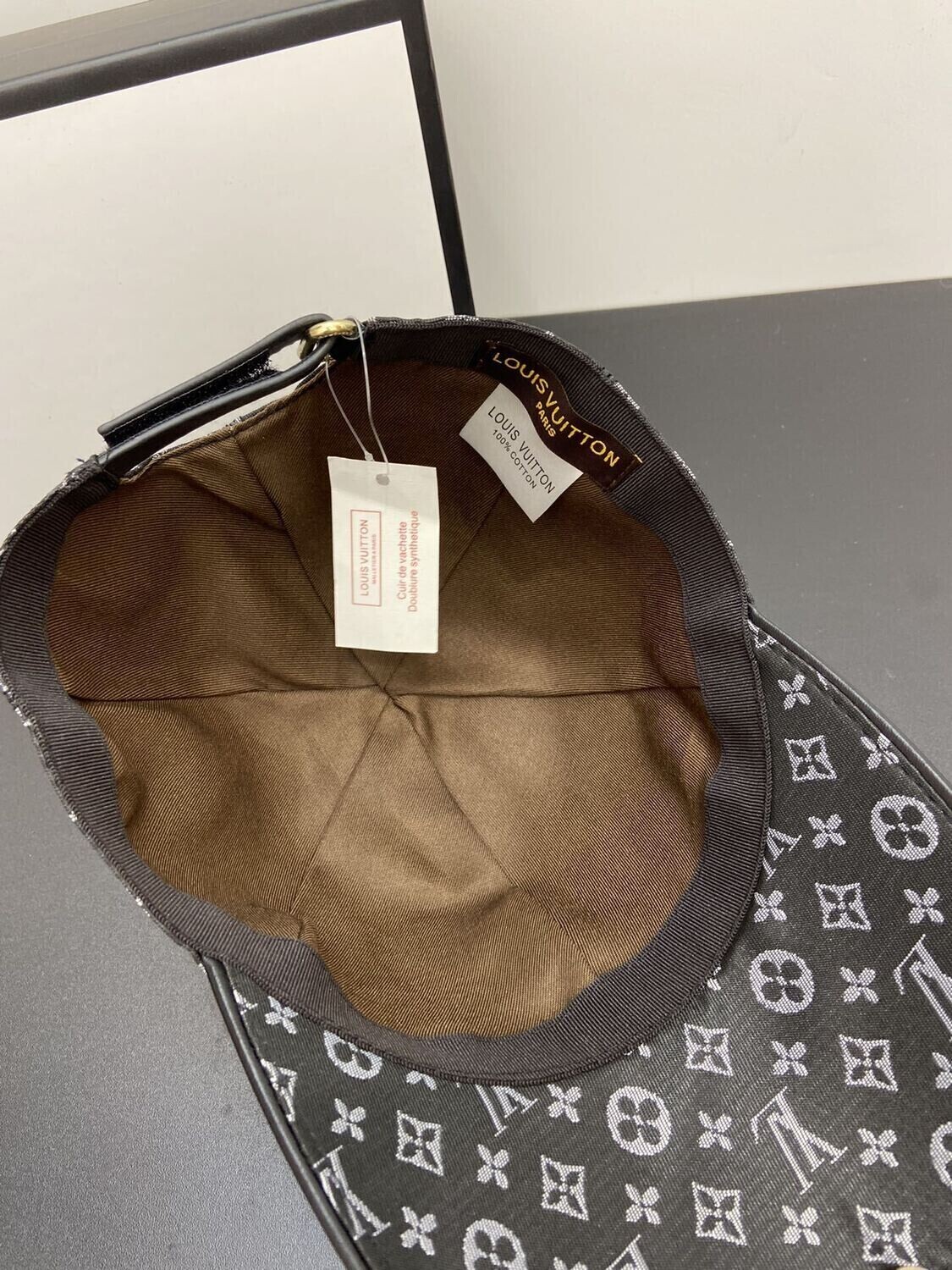 (3 COLORAZIONI) Cappello LV