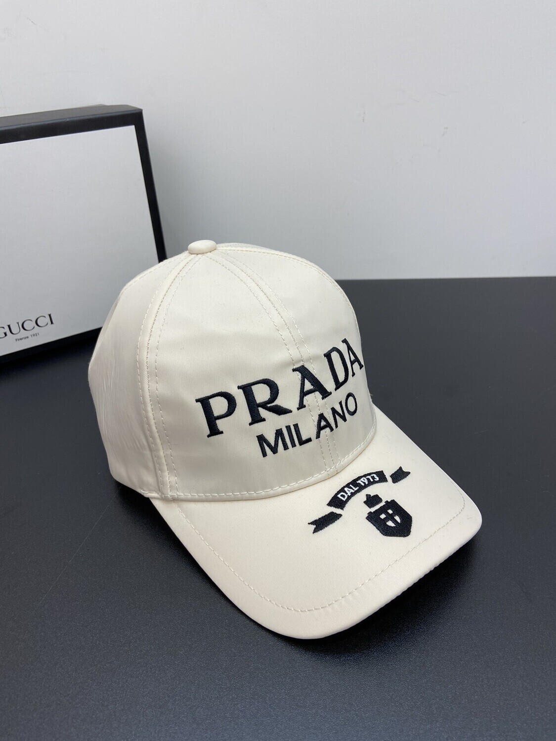 (2 COLORAZIONI) Cappello PRADA