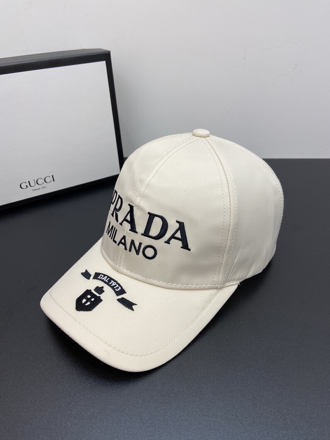(2 COLORAZIONI) Cappello PRADA