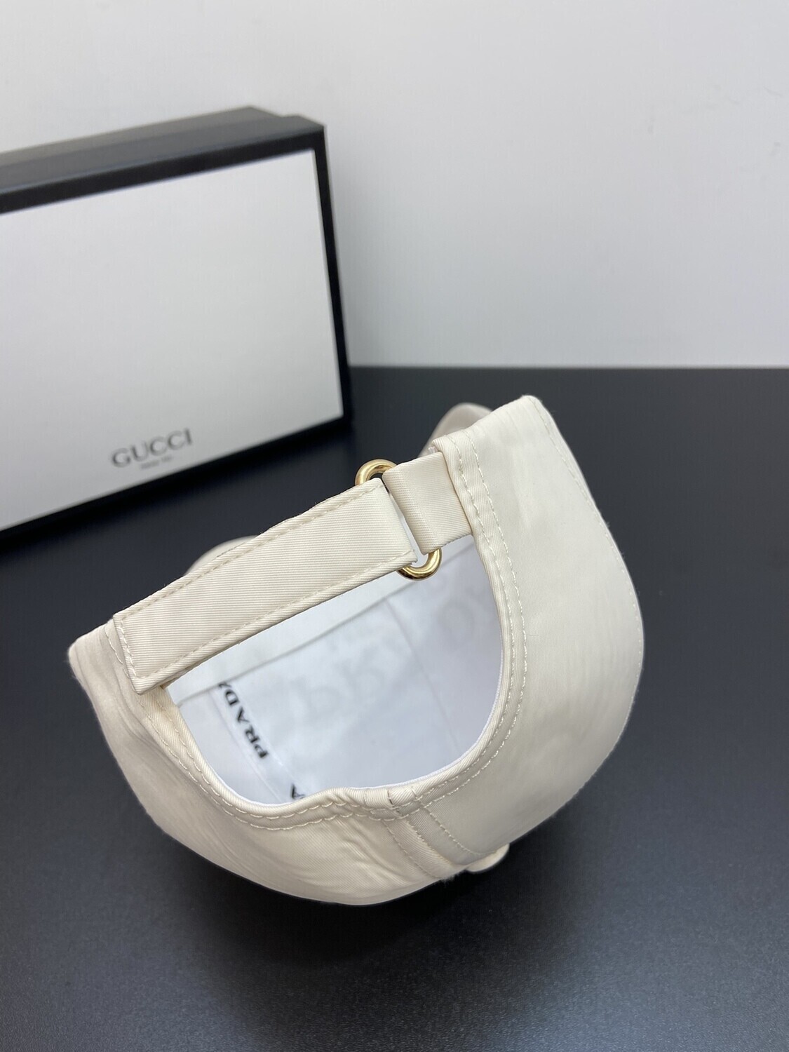 (2 COLORAZIONI) Cappello PRADA