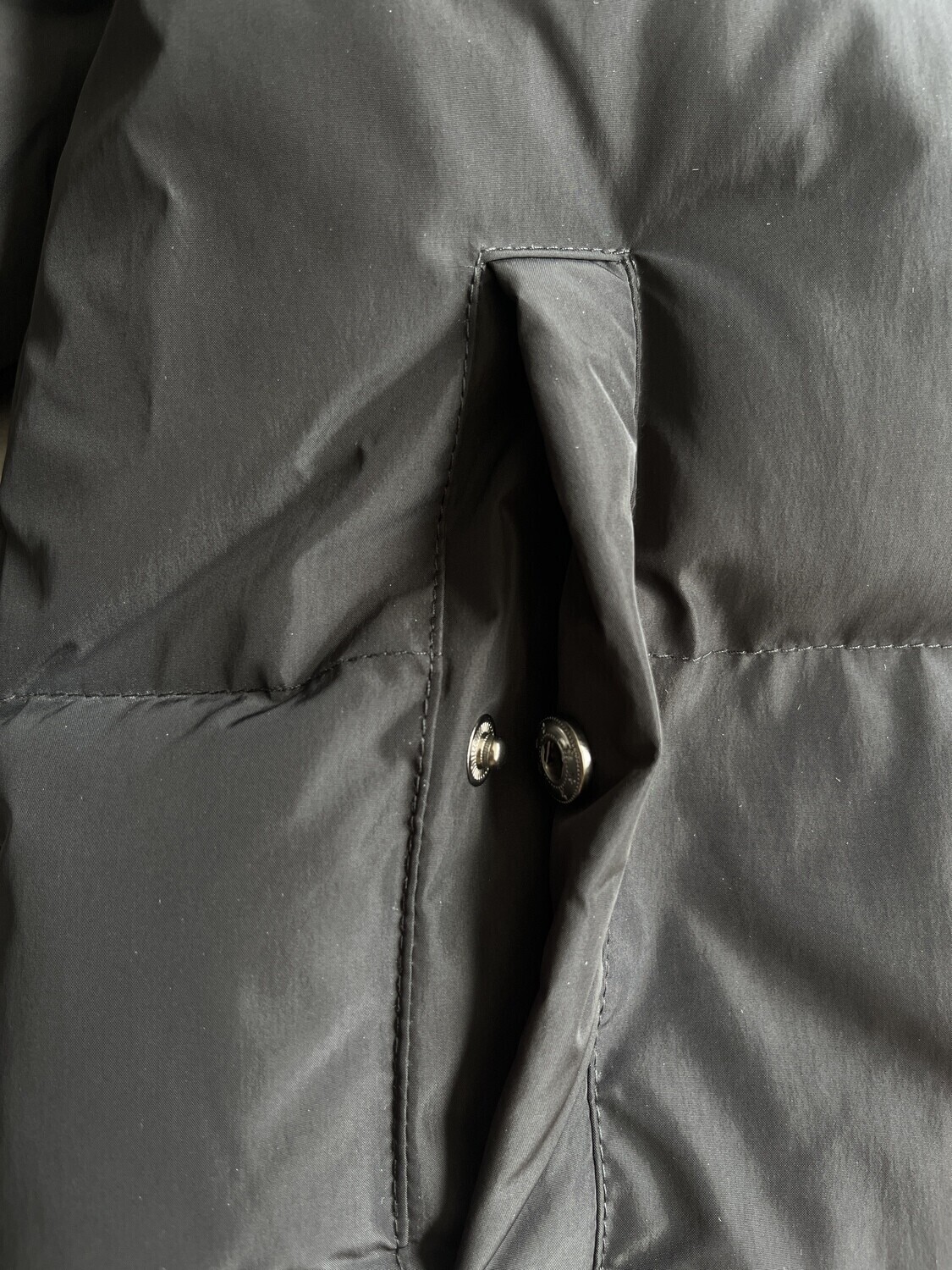 Piumino TS Irongate da donna con cappuccio staccabile - nero