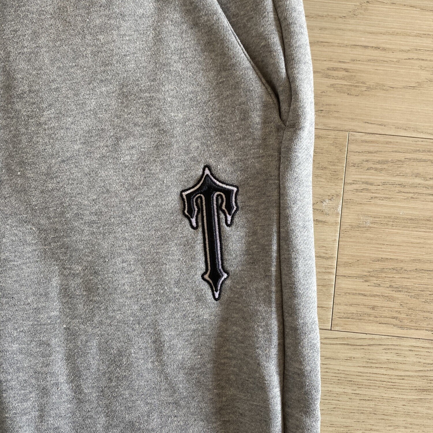 TS London Striscia-V Chenille Tracksuit Completa