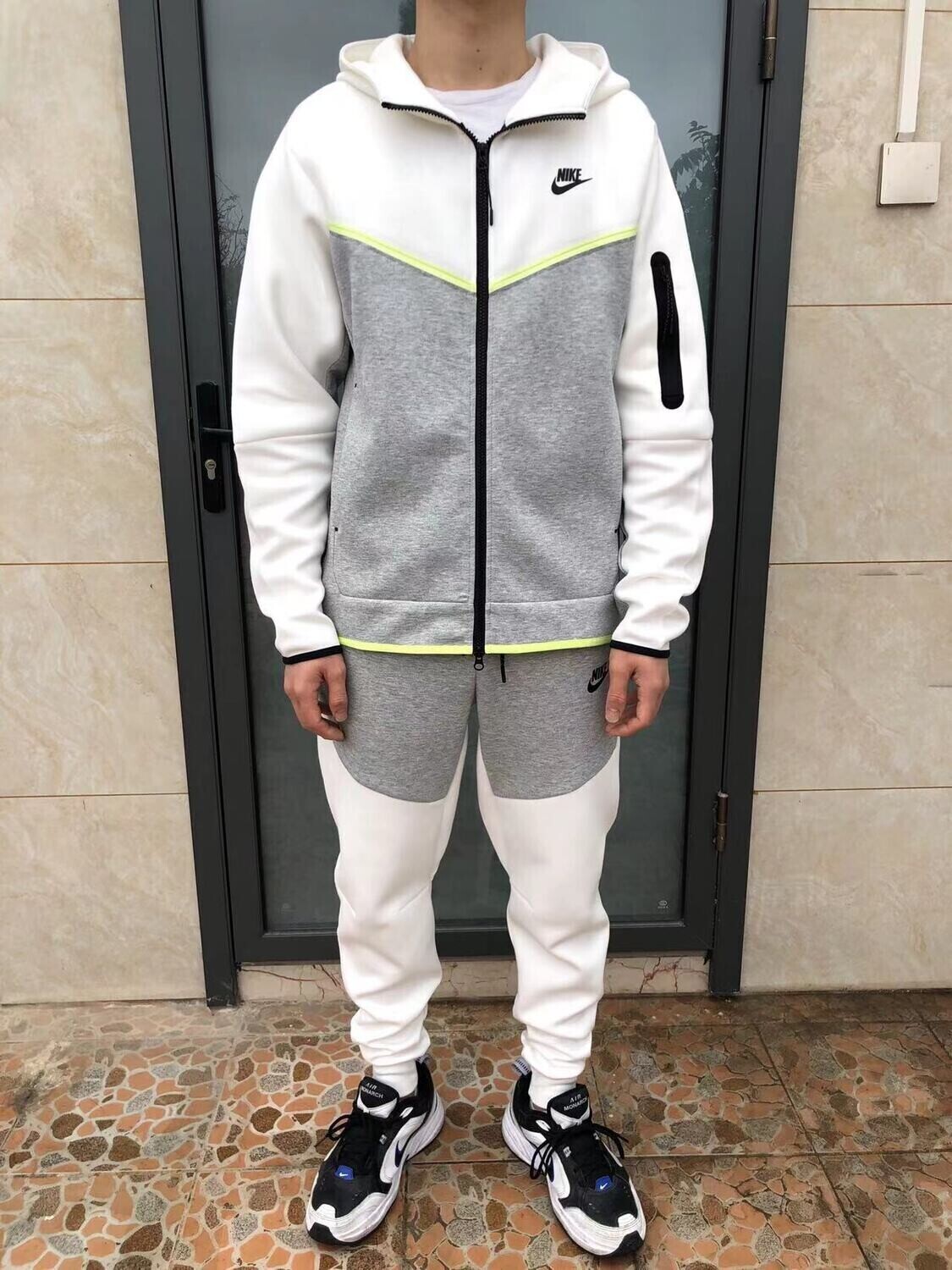 Nike Tech Fleece Full Zip Hoodie con cappuccio