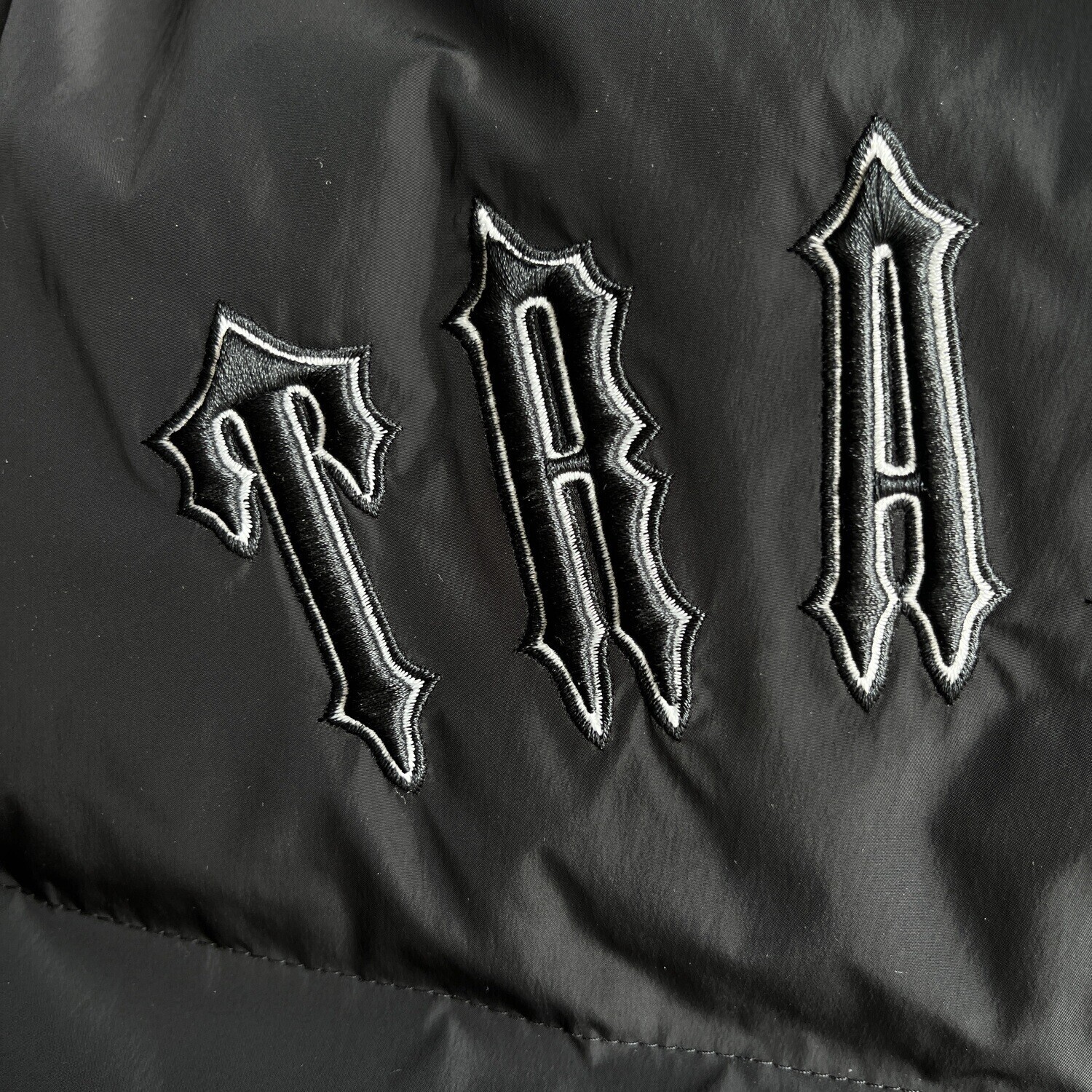 Piumino TS Irongate da donna con cappuccio staccabile - nero