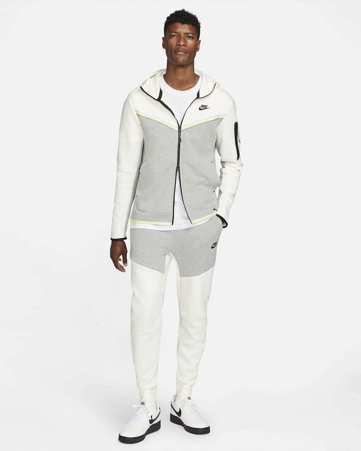 TUTA COMPLETA nike tech fleece